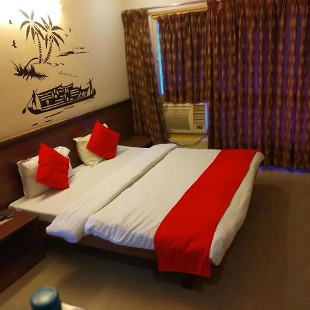 Hotel Alpha Vadodara Bagian luar foto