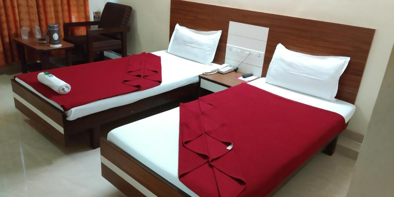 Hotel Alpha Vadodara Bagian luar foto