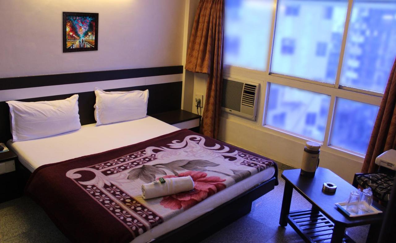 Hotel Alpha Vadodara Bagian luar foto