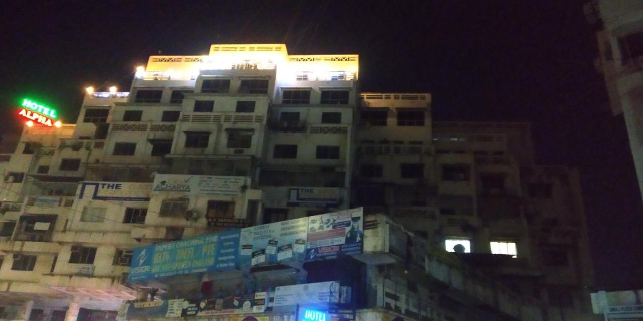 Hotel Alpha Vadodara Bagian luar foto