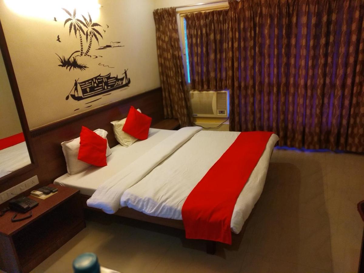 Hotel Alpha Vadodara Bagian luar foto