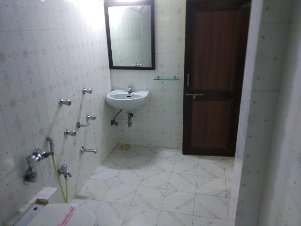 Hotel Alpha Vadodara Bagian luar foto