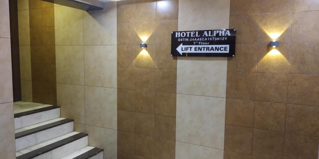 Hotel Alpha Vadodara Bagian luar foto