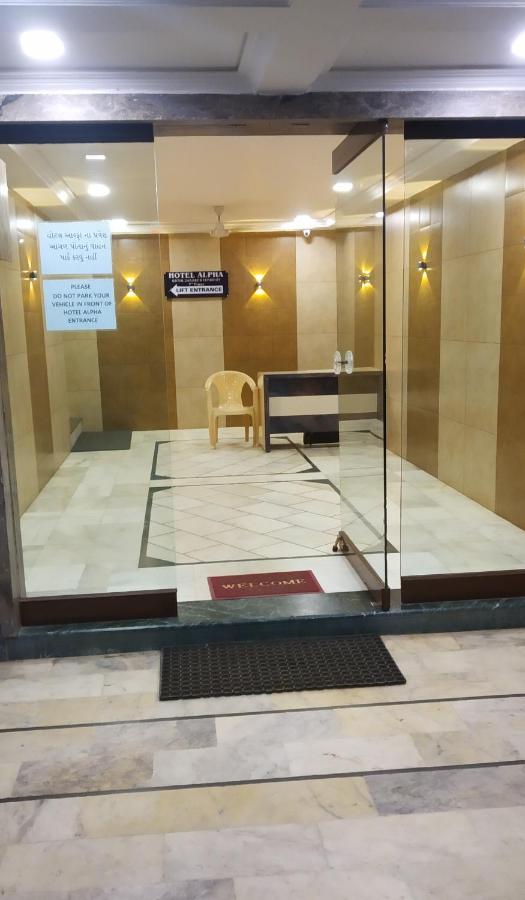 Hotel Alpha Vadodara Bagian luar foto