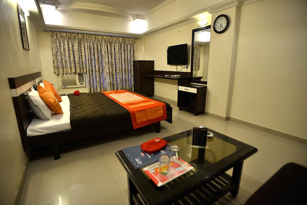 Hotel Alpha Vadodara Bagian luar foto