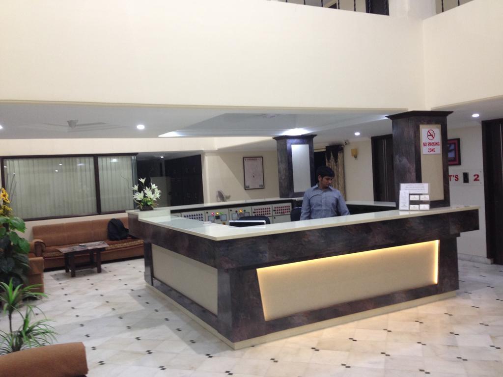 Hotel Alpha Vadodara Bagian luar foto