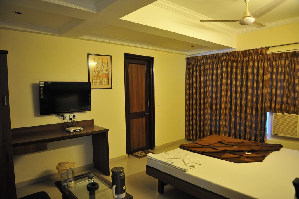 Hotel Alpha Vadodara Ruang foto